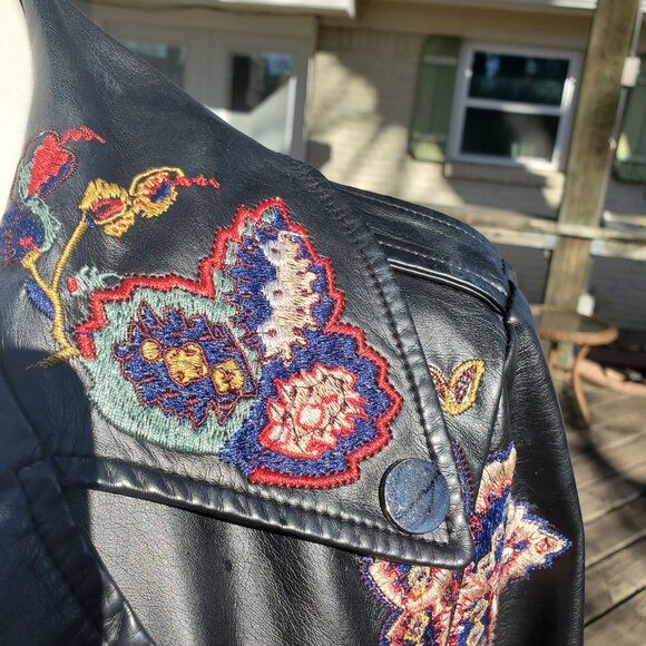 Gorgeous Embroidered Black Faux Leather Jacket V Christina - Picture 8 of 15